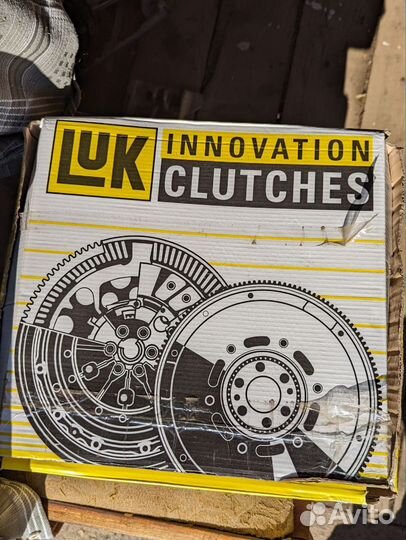 Маховик Luk 415016810