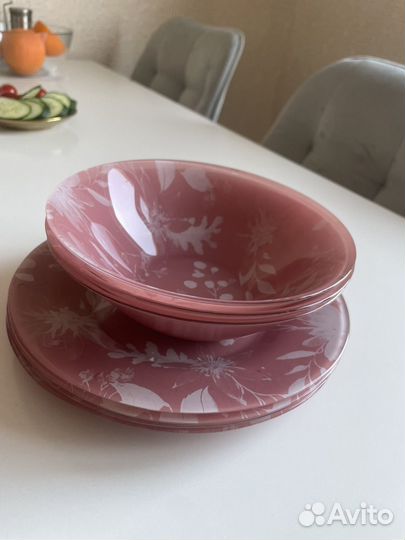 Столовый набор тарелок
