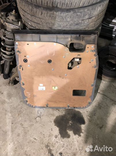 Обшивка двери Форд Рейнджер Мазда В2500