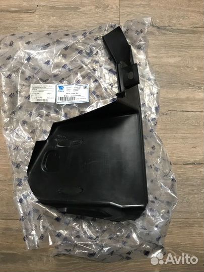 Дефлектор радиатора правый ford Focus-II,C-Max 07