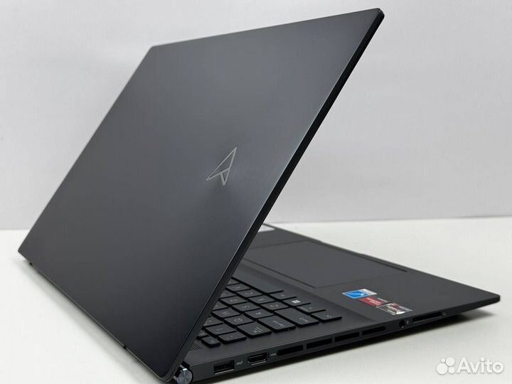 Новый asus Zenbook 17 Pro R7 6800H/17.3