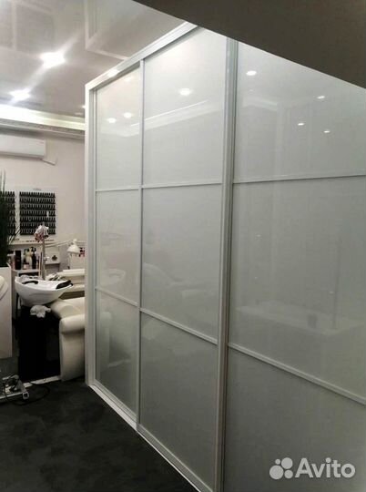 Раздвижная перегородка с матовым стеклом