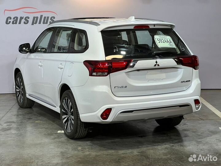 Mitsubishi Outlander 2.0 CVT, 2022, 20 км