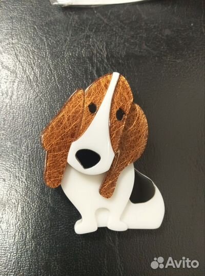 Брошь собака