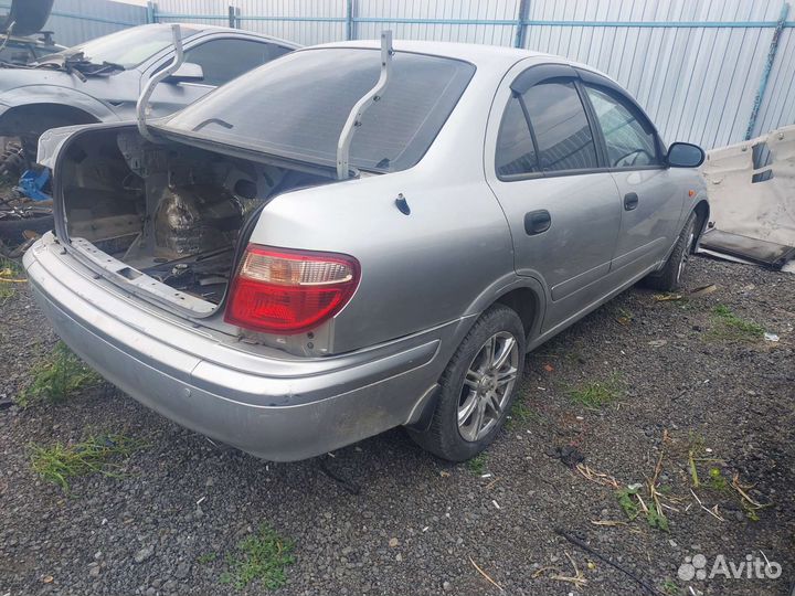 Заднее правое крыло nissan sunny n16