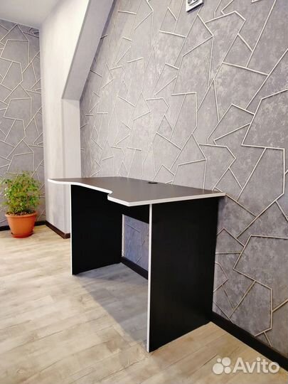 Новый компьютерный стол с вырезом / Игровой стол с