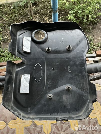 Крышка двигателя лада Vesta 1.6 (веста)