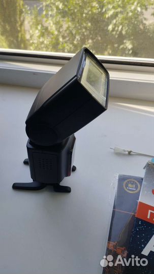 Фотовспышка Neewer TT560