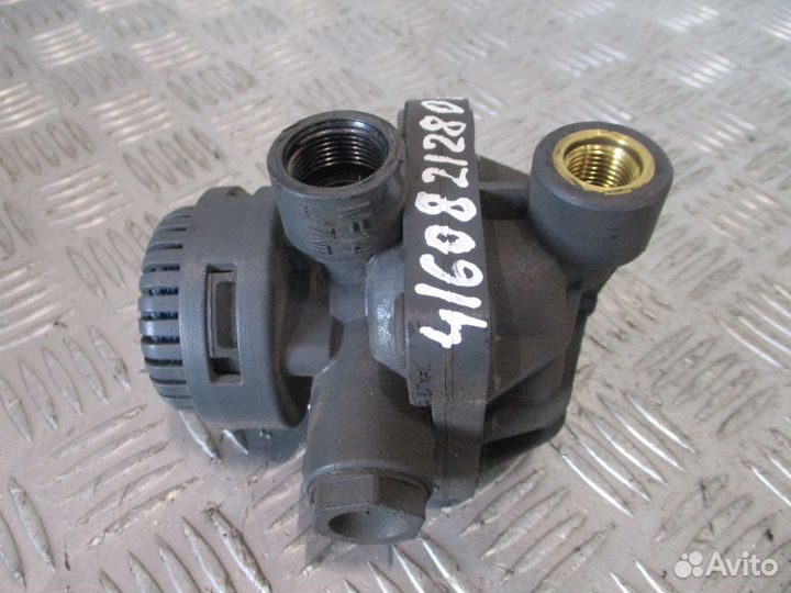 Ускорительный клапан Wabco 9730060030