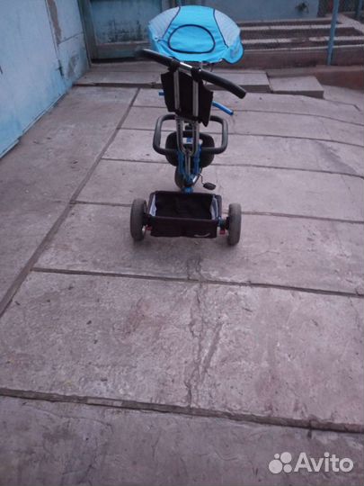 Детский велосипед с ручкой