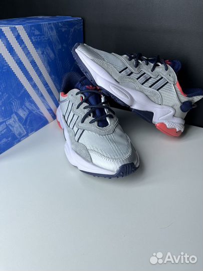 Кроссовки adidas ozweego