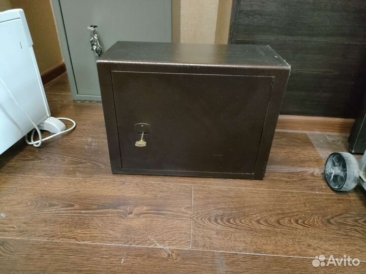 Сейф маленький