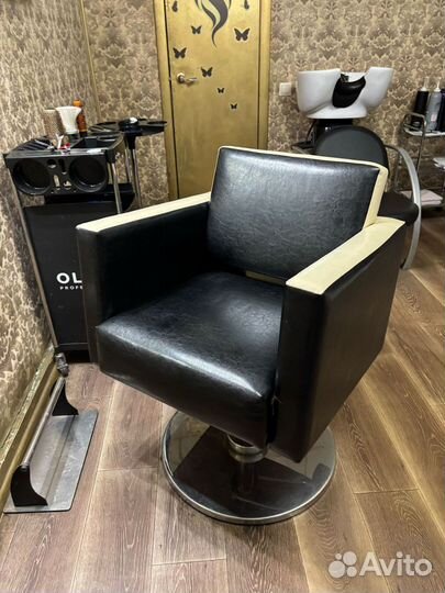 Парикмахерское кресло