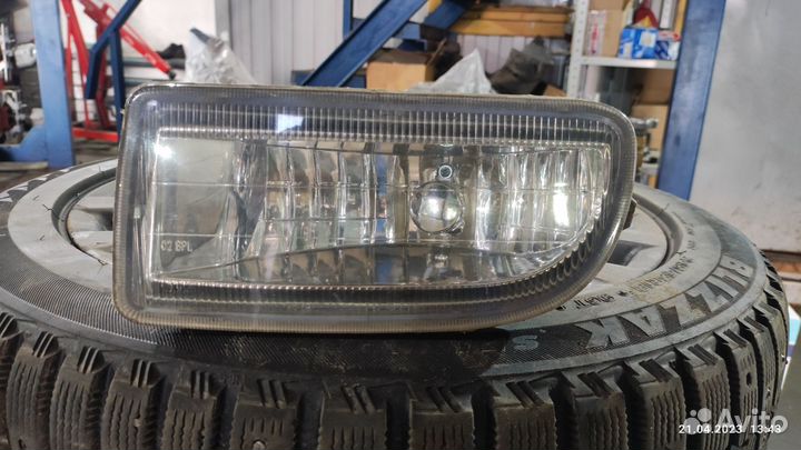 Противотуманка левая Тойота Ленд Круизер 100 бу