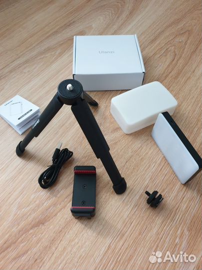 Свет студийный Ulanzi VL120 RGB и трипод