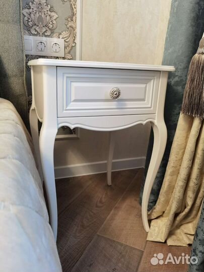 Тумбочка прикроватная