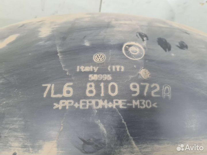 Подкрылок задний правый 7L6810972A Touareg 03-10 г