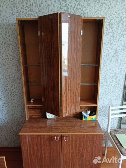 Трюмо с зеркалом