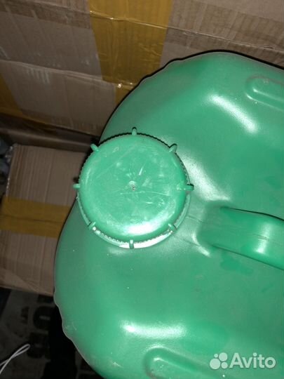 Канистра пластиковая б/у 20л,5 л с клапаном, ведра