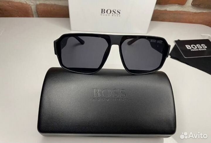 Солнцезащитные очки Hugo Boss с полароидом
