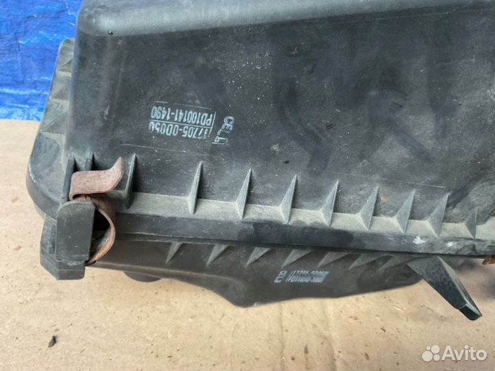 Корпус воздушного фильтра Pontiac Vibe 1G LV6