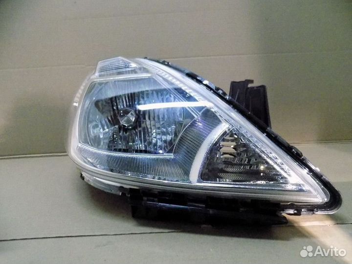 Фара передняя правая Ниссан Тиида 2004 - 2014