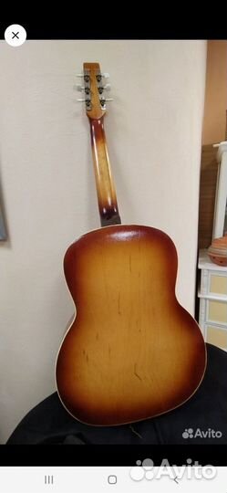 Акустическая гитара