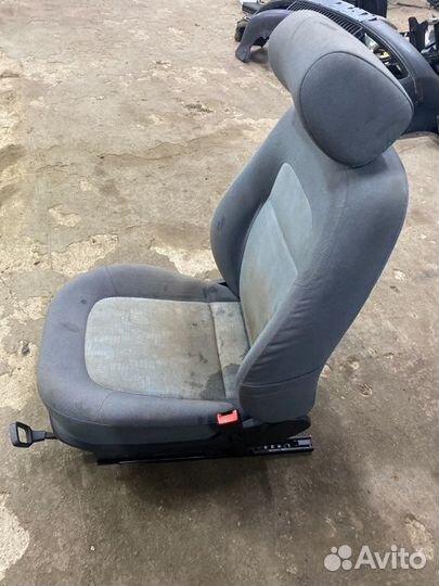 Сиденье переднее правое Skoda Fabia 6Y2 AME 2001