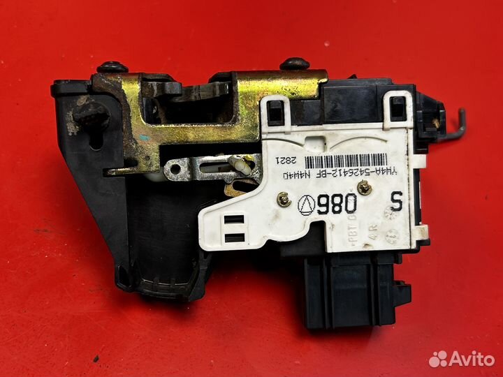 Escape 2000-2006, задний правый замок