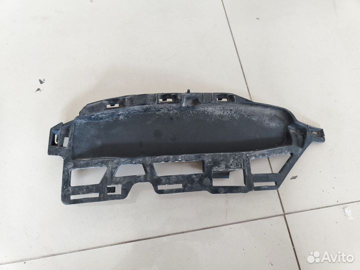 Заглушка решетки бампера gle w167