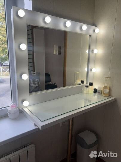 Гримерное зеркало со столом и лампами бу