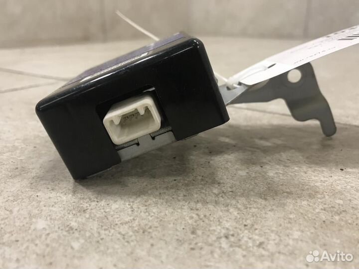 Блок управления центральным замком Toyota Hilux 7