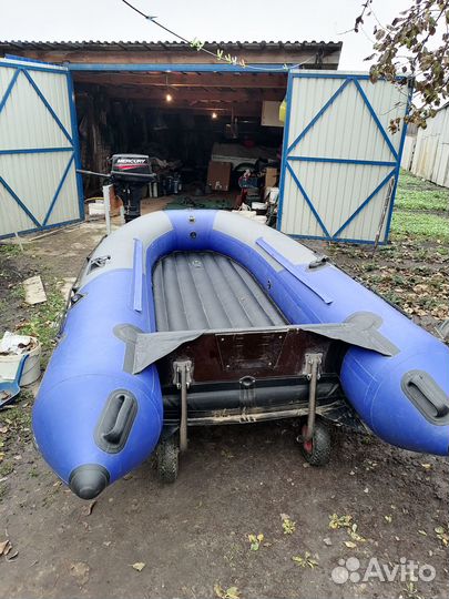 Лодка с мотором