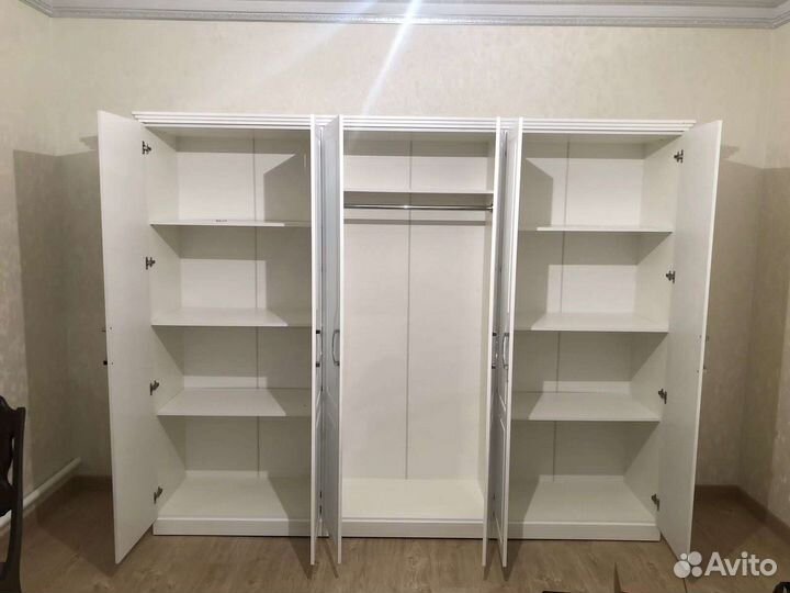 Шкаф