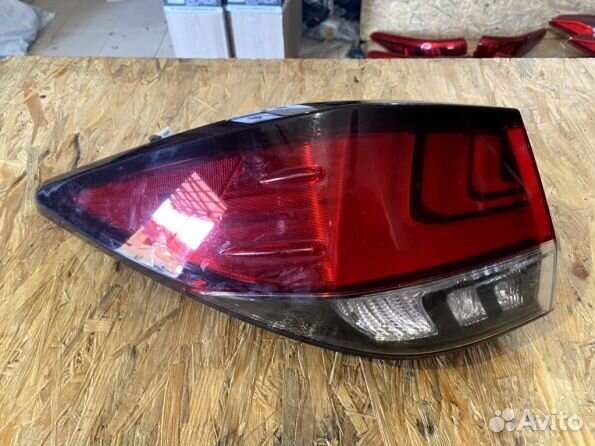Внешний левый фонарь Lexus RX 2022