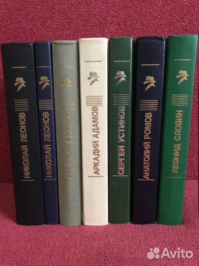 Собрание книг в жанре детектива