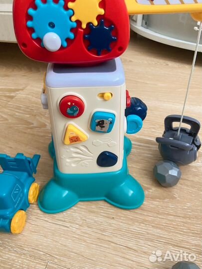Подъемный кран игрушка