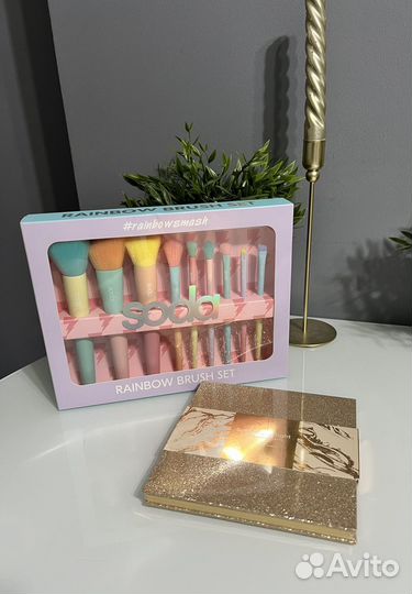 Новый набор кистей, новая палетка для макияжа