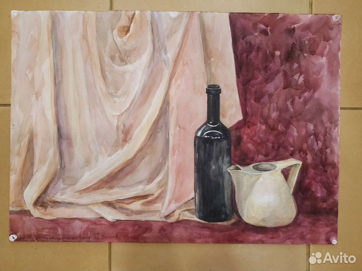 Картина акварелью натюрморт с яблоком и бутылкой