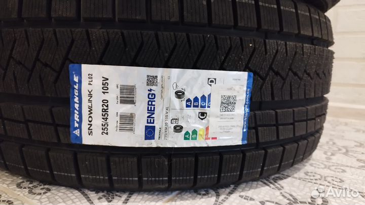 Triangle PL02 255/45 R20