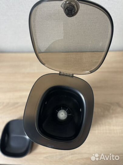 Автоматическая кормушка для кошек и собак