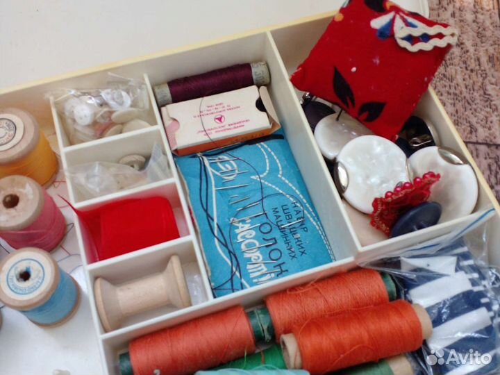Шкатулка нитки иголки