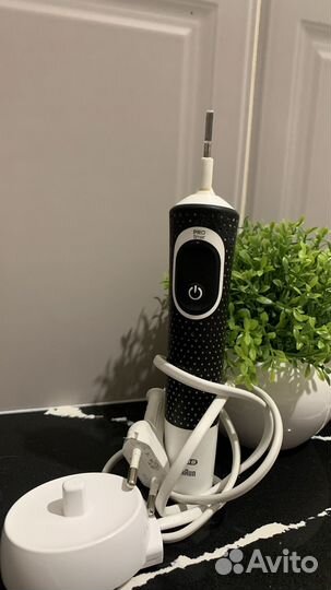 Электрическая зубная щетка Braun Oral-B Vitality