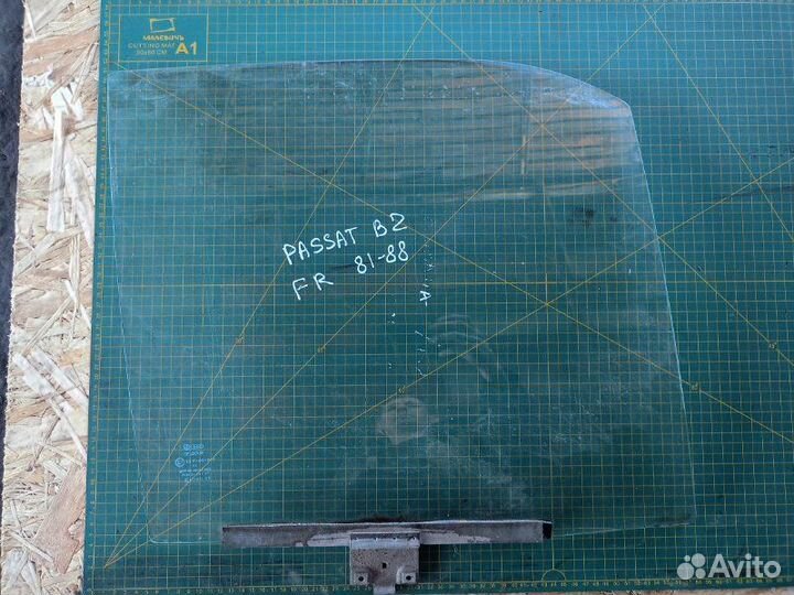 Стекло переднее правое Volkswagen Passat B2 81-88