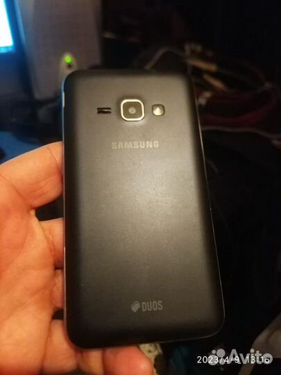Смартфон Samsung galaxy J1