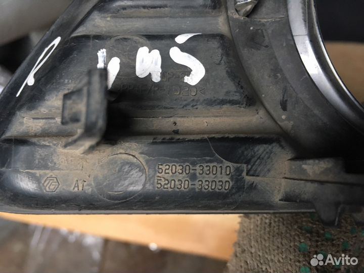 Рамка противотуманной фары правой Toyota Camry V40