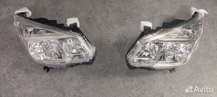 Фары аналоговые Шевроле Трейлблейзер 2013