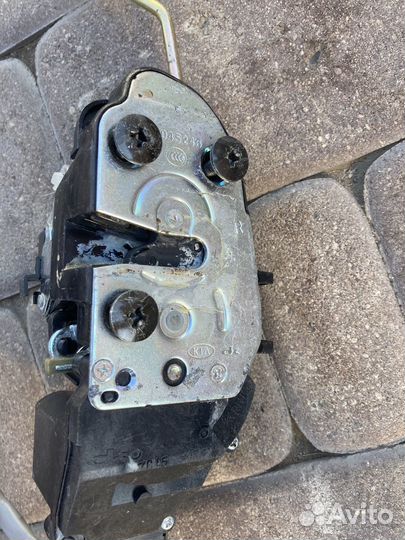 Замок задней правой двери kia spectra