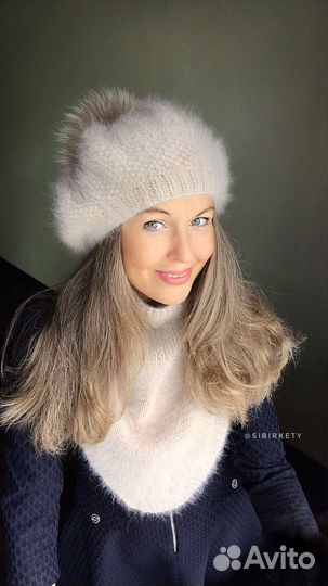 Вязаный берет с помпоном и снуд-уголок из ангоры