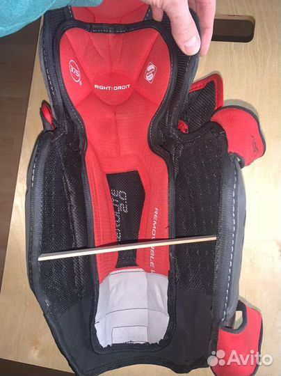 Щитки хоккейные 14